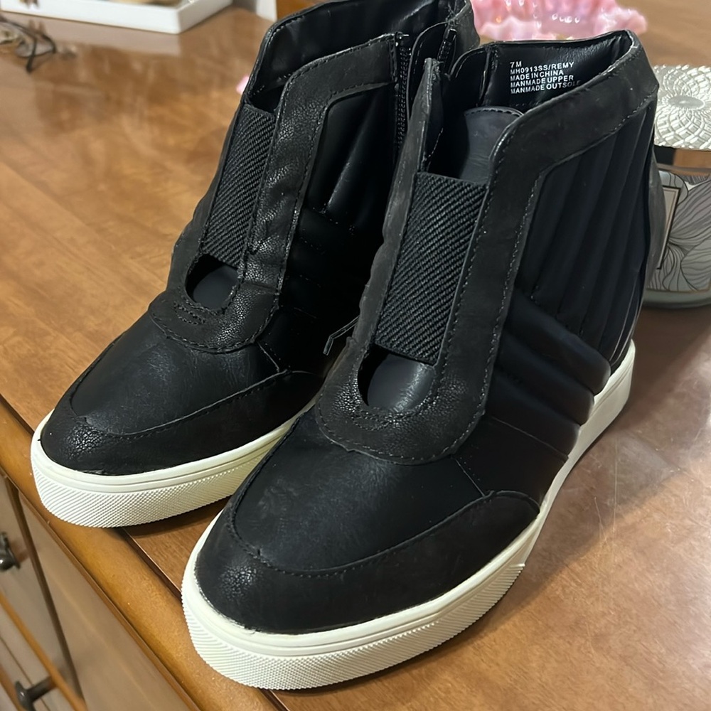 Women’s shoes